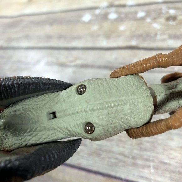 Vintage Jurassic Park Dilophosaurus Spitter JP02 & Velociraptor Strike JP03 Lot - Picture 6 of 11